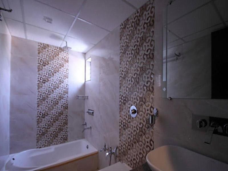 Hotel Golden Plaza Ahmedabad Esterno foto
