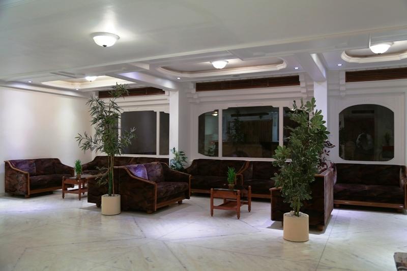 Hotel Golden Plaza Ahmedabad Esterno foto